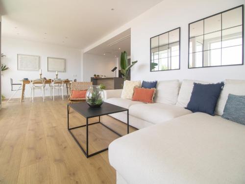 Calella Apartment | Seafront Apartment in Calella with Beach Access