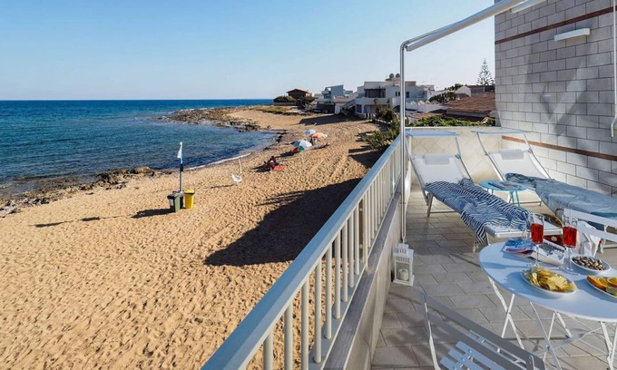 Noto Apartment | Seafront apartment
