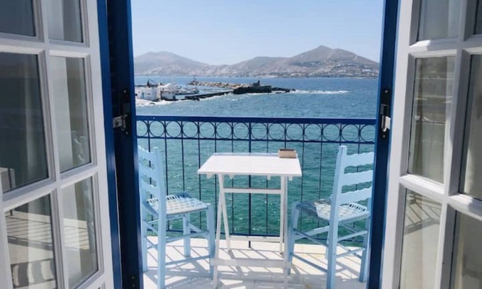 Naousa Apartment | Seafront Naoussa Old Harbour studio Casa Keto with view of the Venetian port!