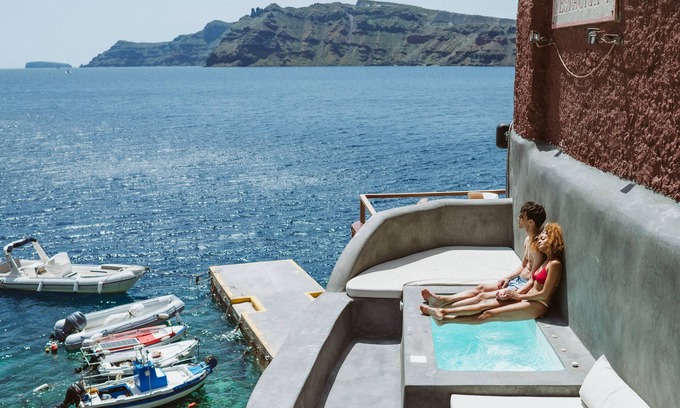 Amoudi Bay House | Seafront Suite With Private Plunge Pool