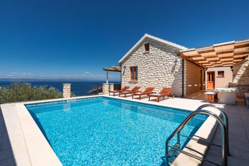Prigradica Villa | Seafront Villa Endless View