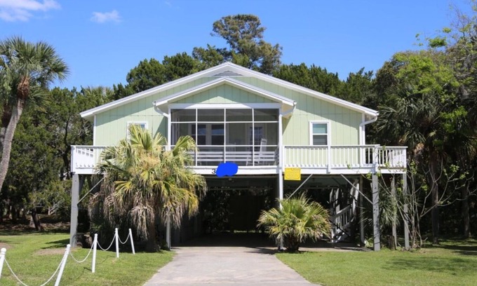 Edisto Island House | Seaglass 4bedroom 2bath with 8beds King bed WiFi Across from the beach Lg yard