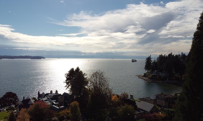 West Vancouver House | Seaglass House - Spacious, Modern, Amazing Views