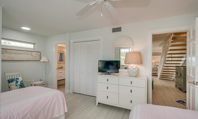 Boca Grande House | SEAGRAPE COLONY 15