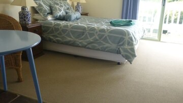 Golden Beach Apartment | Seahaven - beachfront retreat in Golden Beach