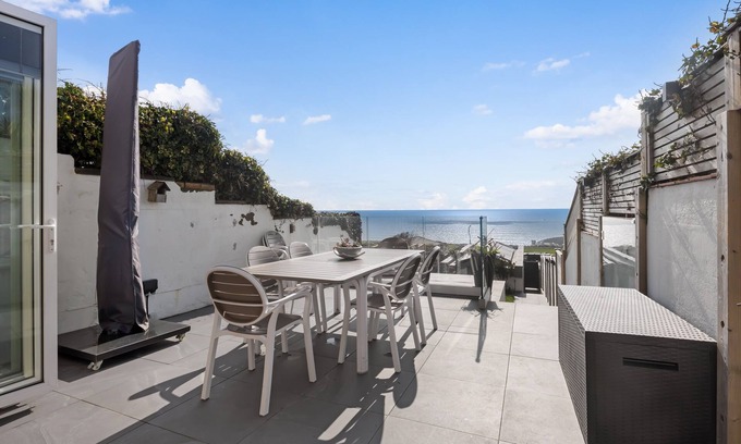 Brighton House | Seapoint House with 12ft swim spa/hot tubTranquil 3-bedroom house Brighton