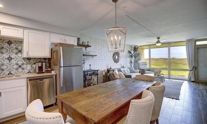 Port Aransas Condo | Seas the Day at Coral Cay—1 minute walk to beach!