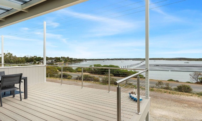 Lake Wangary House | Seascape - Wonderful northern views, Clean, Modernised and Beautifully Decorated