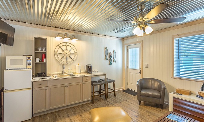 Lanark Village Apartment | Seashell 2 1BR/1BA duplex