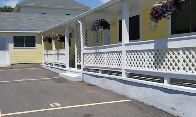 Old Orchard Beach Condo | Seashell Cottages/JK Rentals - The Daniel Unit