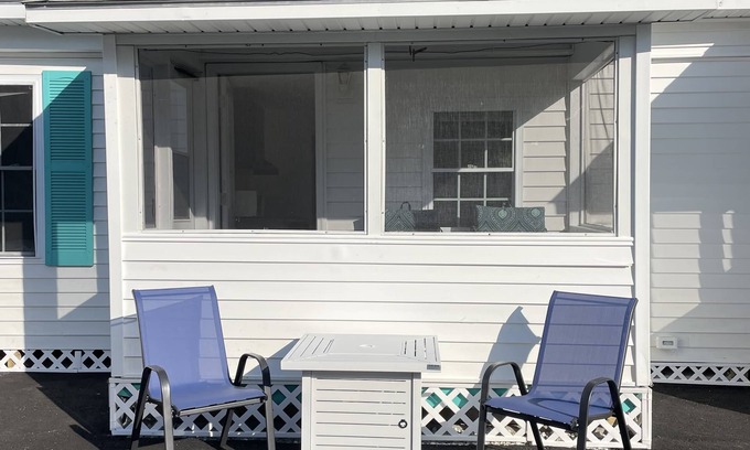 Old Orchard Beach Cottage | Seashell Cottages/JK Rentals - Cottage 2, 1 full bed