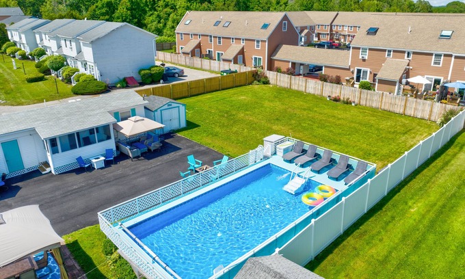 Old Orchard Beach Cottage | Seashell Cottages/JK Rentals - Cottage 1, 2 full beds, 1 twin