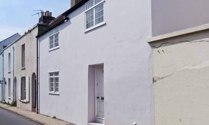 Deal Cottage | SEASHELL COTTAGE, family friendly, character holiday cottage in Deal