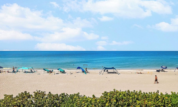 Holmes Beach Condo | Seaside Beach House 203 | Gulf-Front Escape with Panoramic Views