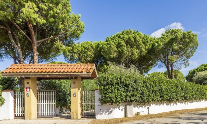 Giannella Apartment | Seaside Comfort in Giannella