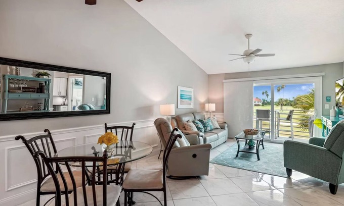 Isla del Sol Condo | Seaside condo with pool, hot tub, close to beaches, WiFi, AC, washer/dryer