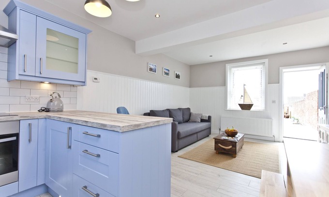 Bournemouth Cottage | Seaside Cottage with panoramic sea views.