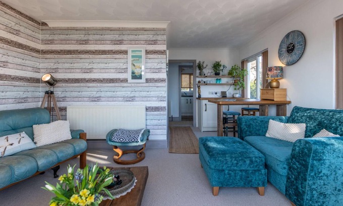 Looe Apartment | Seaside escape overlooking beautiful looe bay