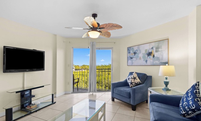 Tavernier Apartment | Seaside Escape: Relax and Recharge with Panoramic Views! 3 Spacious Suites