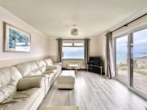 Porthleven House | Seaside Escape-Sleeps10-Family&PetFriendly-Balcony