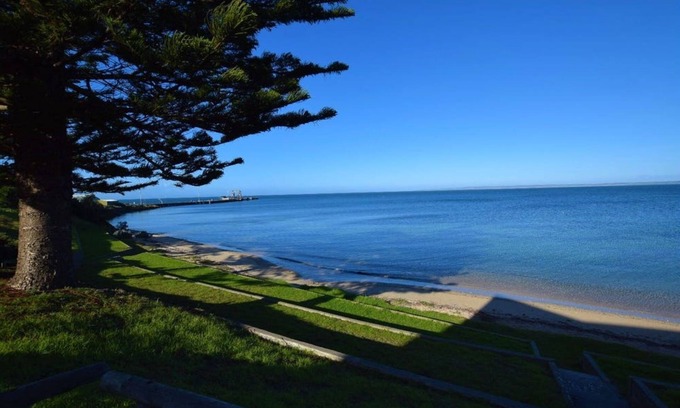 Kangaroo Island Apartment | Seaside Lodge in Esplanade in Buller St. Kingscote-Sale now-Cheapest in K.I.