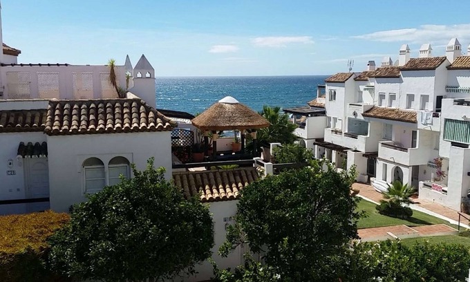Sitio de Calahonda Apartment | Seaside penthouse apartment.