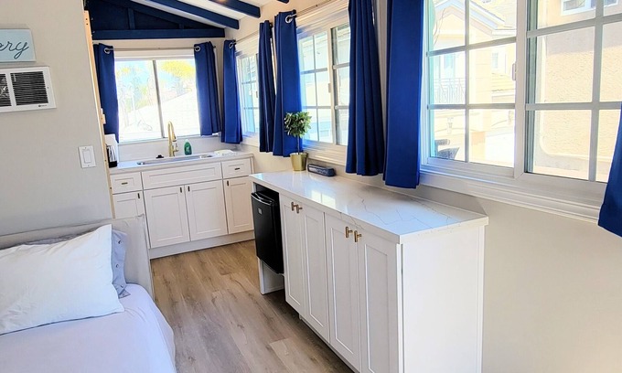 Mission Beach Apartment | Seaside Sanctuary Studio with Shared Patio & AC