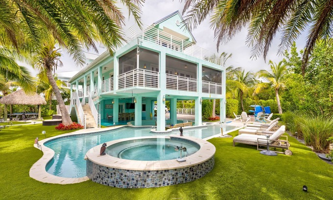 Winston Waterways House | Seaside Serenity: Your Ultimate Getaway Awaits in Key Largo