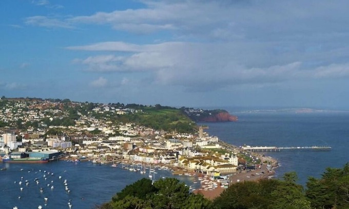 Teignmouth Apartment | Seaside Stay in Teignmouth