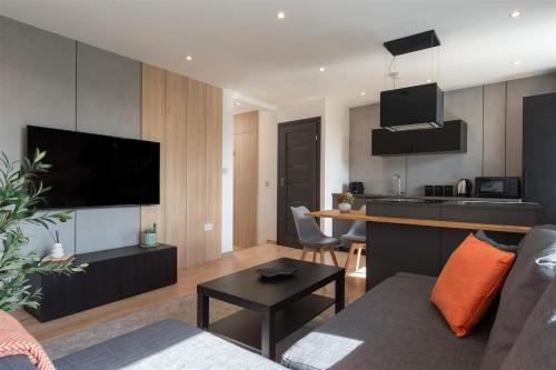 Torquay Apartment | Seaside Suite -Torquay Sleeps 3 - Free Parking