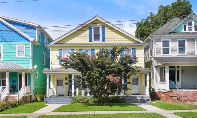 Cape Charles House | Seaside - Traditional duplex in historic downtown!