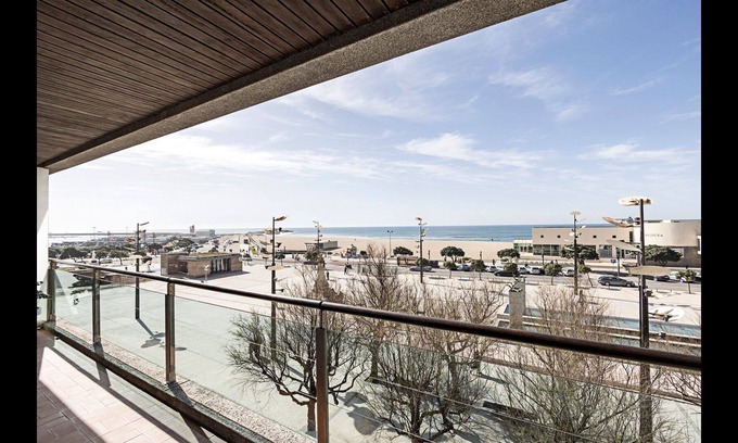 Povoa De Varzim Apartment | Seaside View 2BR in Póvoa by LovelyStay