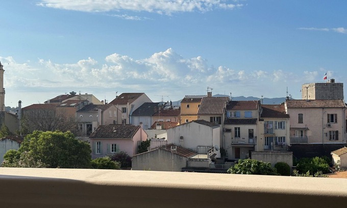 Sanary-sur-Mer Apartment | Seasonal rental T3 quiet, secure residence in the heart of the city center