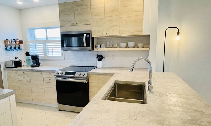 Sanibel Condo | "Seaspray" beachfront, GULF VIEWS, free bikes!