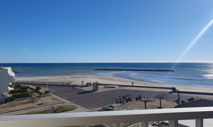 Palavas-les-Flots Apartment | Seaview appartment with direct acces to the beach