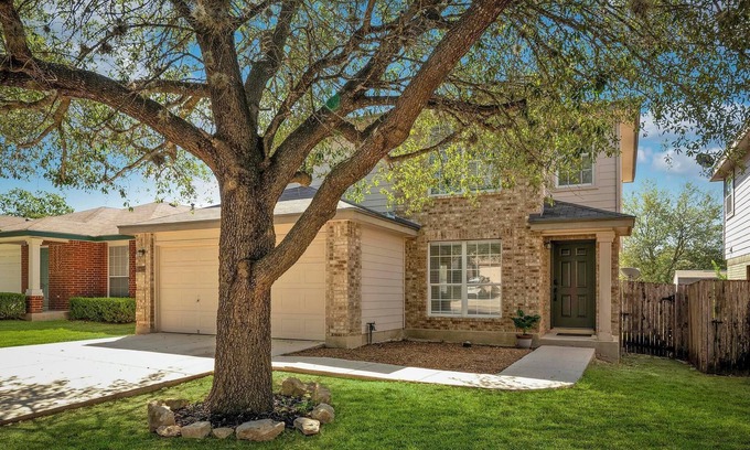 West San Antonio House | SeaWorld LacklandAFB SixFlags with game room
