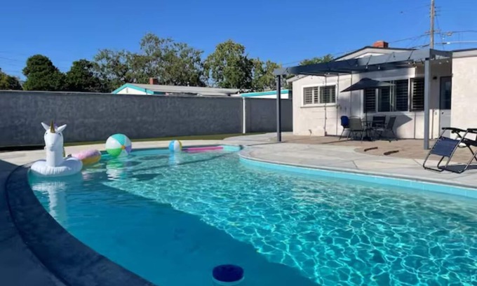 North Clairemont House | Seaworld & SD Zoo ~15 Min - Pool/BBQ/Game Room!