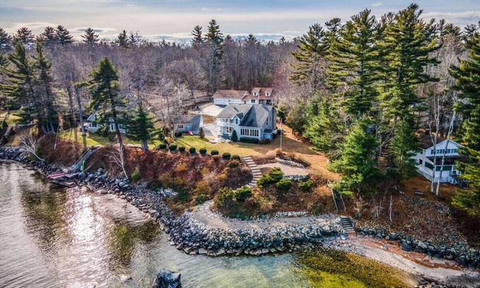 Standish House | Sebago Lake Retreat | Sleeps 10 | Lakefront Views