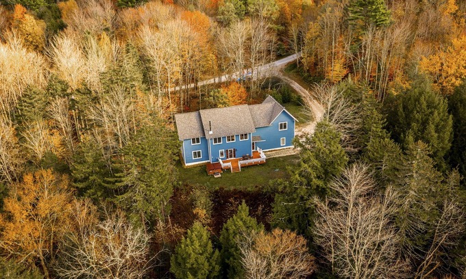 Killington House | Secluded 5K Sq Ft Retreat: Sauna, Hot Tub & Games