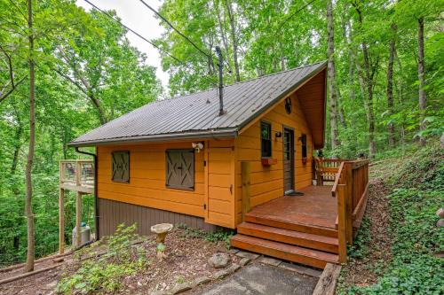 Sevierville House | Secluded Cabin in the Woods-Hot Tub-Quiet-Fireplace-Honeymoon