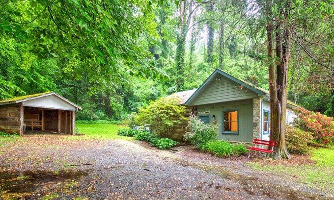 Bryson City Cottage | Secluded cottage in quiet, walkable location with WiFi, fire pit, grill & deck