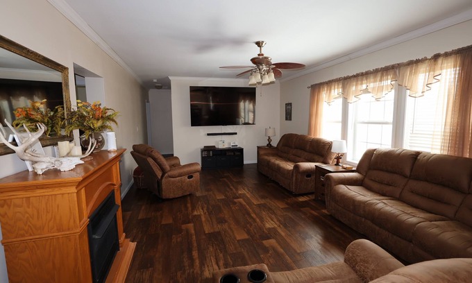 Logan House | Secluded Hocking Hills Farm Cabin w/Hot Tub & Trails – Near Old Man’s Cave