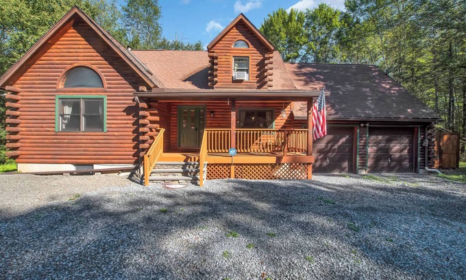 Newfoundland Cabin | Secluded Log Cabin w/ Hot Tub, Fire Pit, Game Room