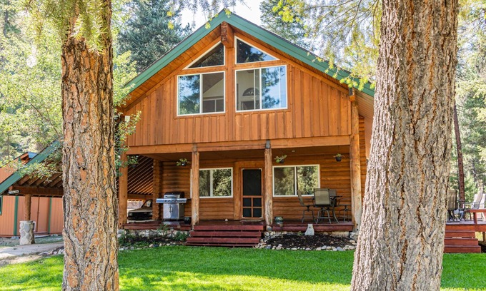 Boise Cabin | Secluded Log Home, Large Deck, Abundant Wildlife,Peace & Quiet, Beautiful Views!