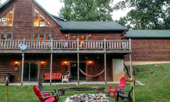Hartford Cabin | Secluded Log Home