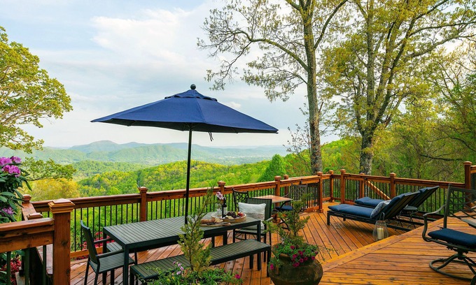 Skyland House | Secluded Mountaintop Luxury Estate-Spectacular Views-Fire Pit-Jacuzzi-Ping Pong