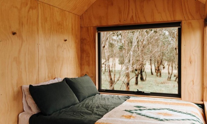 Rylstone House | Secluded Off-Grid Cabin Lake View - Pet Friendly - Mateo