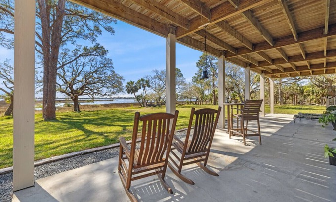 Cedar Key Apartment | Secluded Old Florida Retreat – Waterfront with Kayaks and Bikes