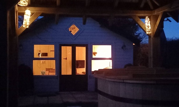 Stockton-on-Tees Cabin | Secluded timber cabin with private garden and wood fired hot tub.
