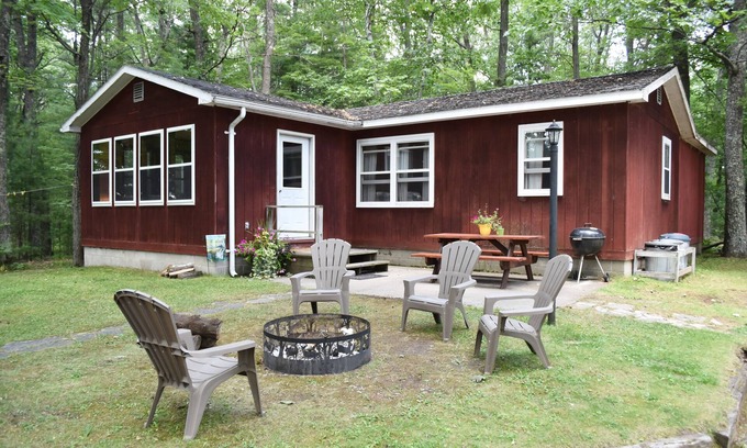 Rhinelander Cabin | Seclusion, water, and sand await your family.